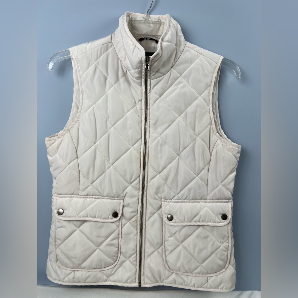 G.H. Bass & Co. White Puffer Vest Women’s Medium; Made in Maine